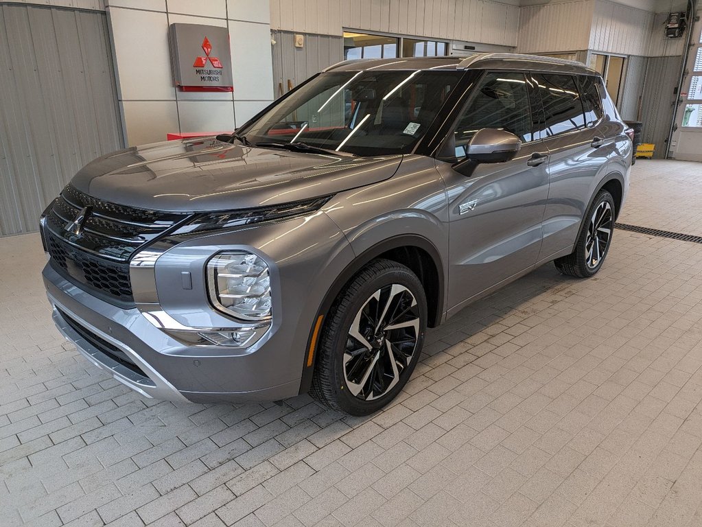 2024  Outlander Plug-In Hybrid in Gatineau, Quebec - 1 - w1024h768px