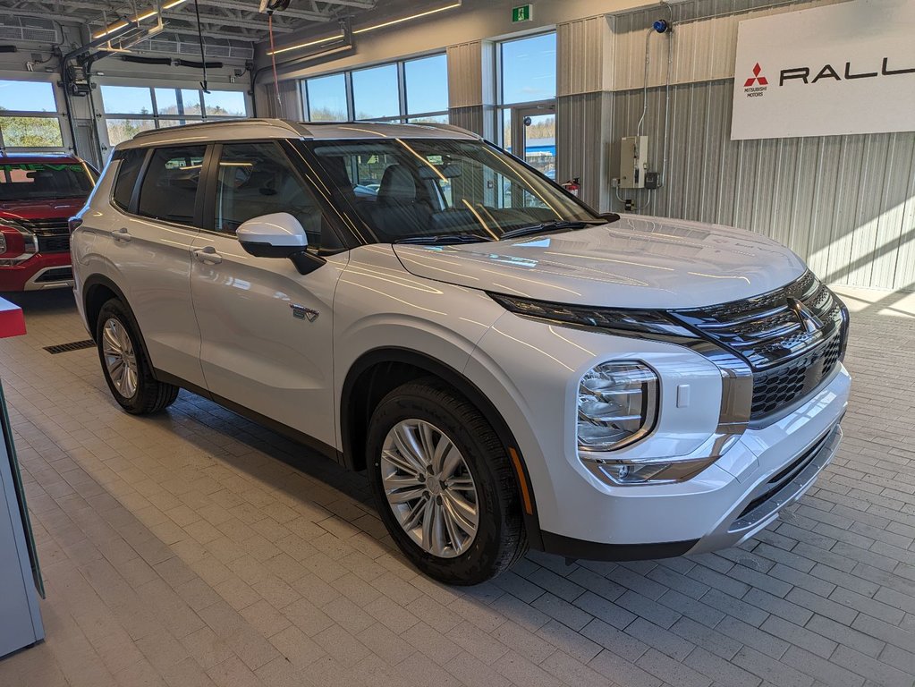 Outlander Plug-In Hybrid LE 2024 à Gatineau, Québec - 2 - w1024h768px