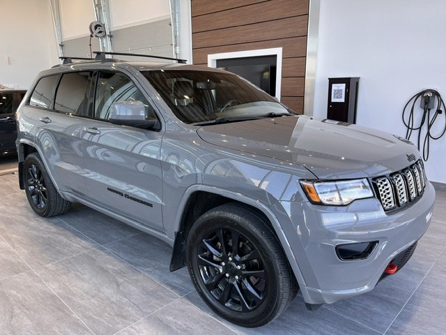 Jeep Grand Cherokee Altitude 2020 à Rivière-du-Loup, Québec - 2 - w1024h768px