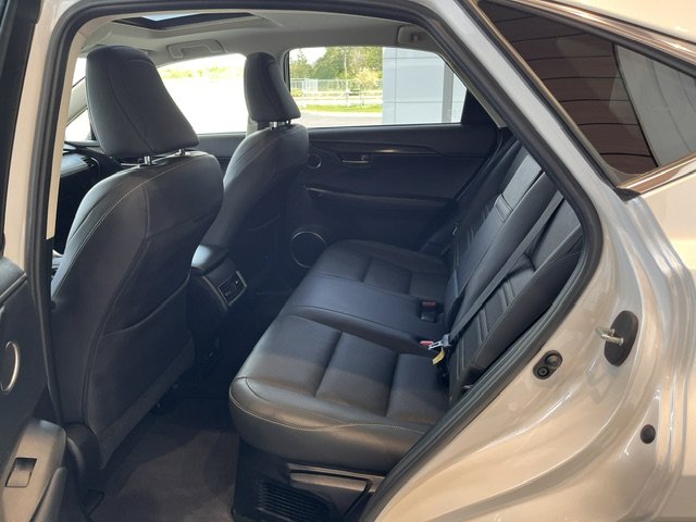 Lexus NX 200t  2017 à Rivière-du-Loup, Québec - 6 - w1024h768px