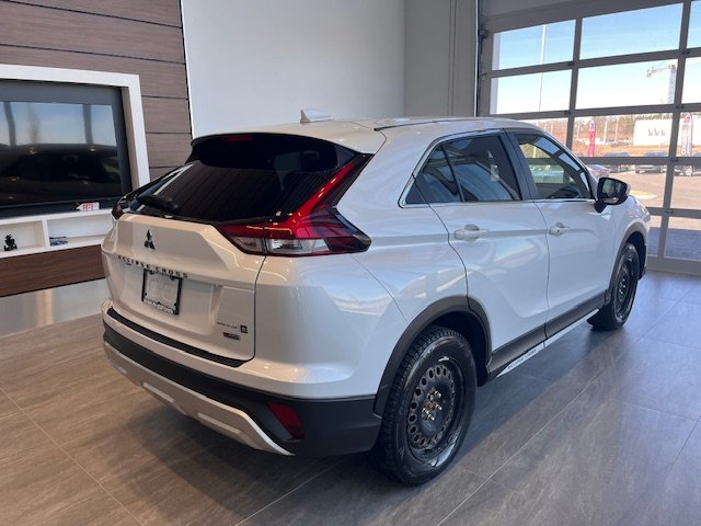 2024 Mitsubishi Eclipse Cross SE in Rivière-du-Loup, Quebec - 3 - w1024h768px