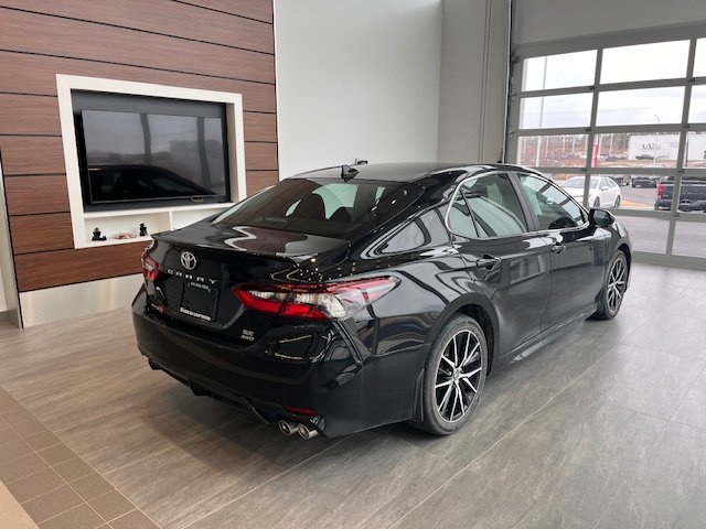 Toyota Camry SE 2023 à Rivière-du-Loup, Québec - 3 - w1024h768px