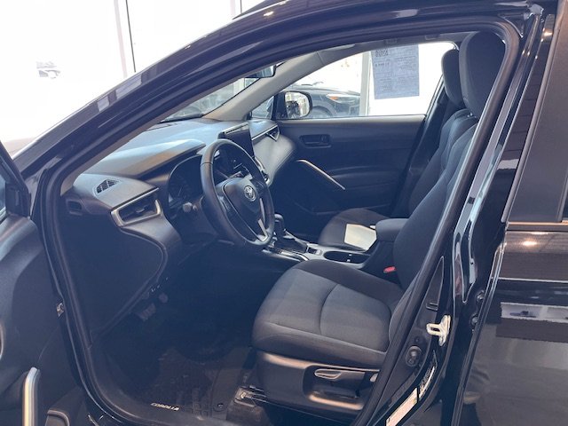 2023 Toyota Corolla Cross LE in Rivière-du-Loup, Quebec - 5 - w1024h768px