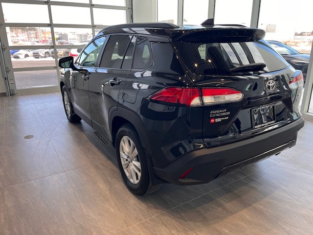 2023 Toyota Corolla Cross LE in Rivière-du-Loup, Quebec - 4 - w1024h768px
