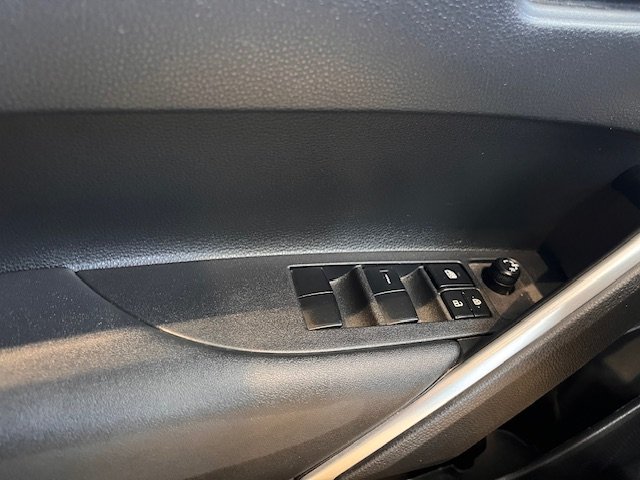 2023 Toyota Corolla Cross LE in Rivière-du-Loup, Quebec - 12 - w1024h768px