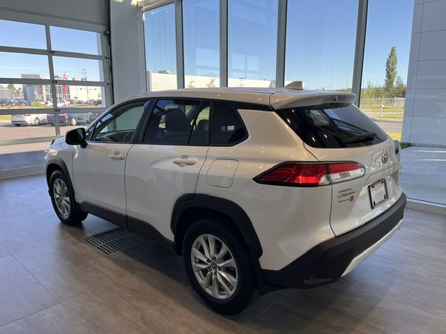 2023 Toyota Corolla Cross LE AWD in Rivière-du-Loup, Quebec - 4 - w1024h768px