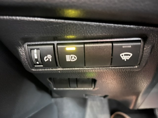 2025 Toyota Corolla Cross LE in Rivière-du-Loup, Quebec - 10 - w1024h768px