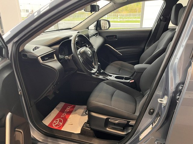 2025 Toyota Corolla Cross LE in Rivière-du-Loup, Quebec - 5 - w1024h768px