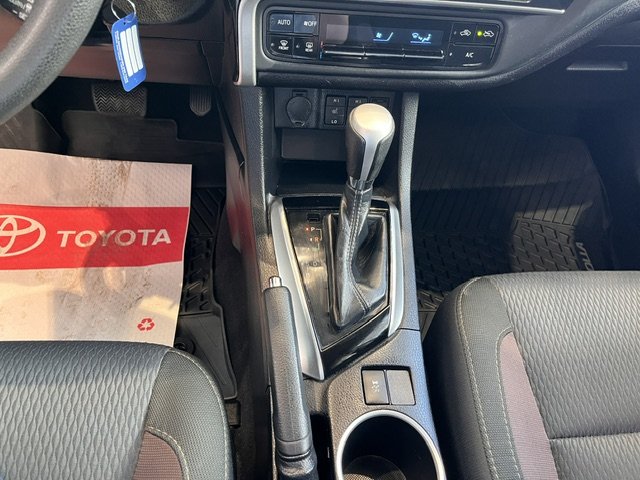 2018 Toyota Corolla LE in Rivière-du-Loup, Quebec - 13 - w1024h768px