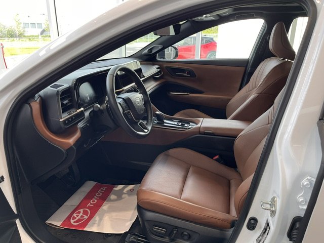2025 Toyota Crown Signia Limited in Rivière-du-Loup, Quebec - 5 - w1024h768px