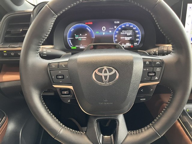 2025 Toyota Crown Signia Limited in Rivière-du-Loup, Quebec - 9 - w1024h768px