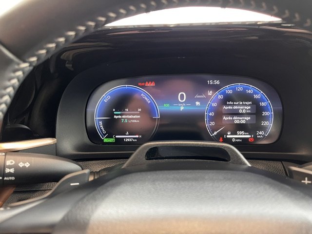 2025 Toyota Crown Signia Limited in Rivière-du-Loup, Quebec - 8 - w1024h768px
