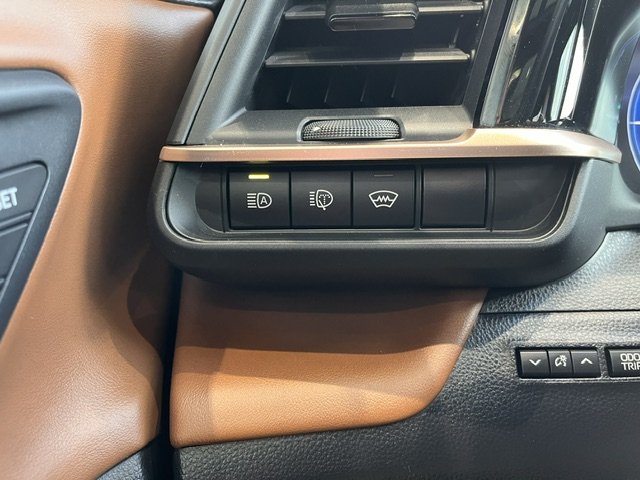 2025 Toyota Crown Signia Limited in Rivière-du-Loup, Quebec - 10 - w1024h768px