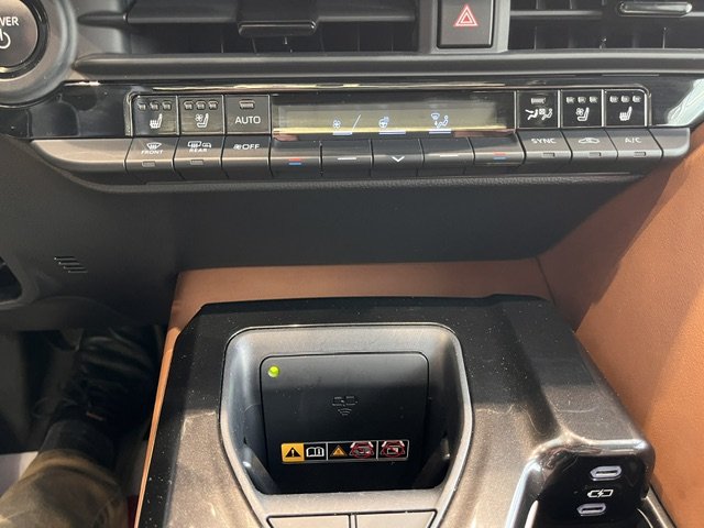 2025 Toyota Crown Signia Limited in Rivière-du-Loup, Quebec - 14 - w1024h768px