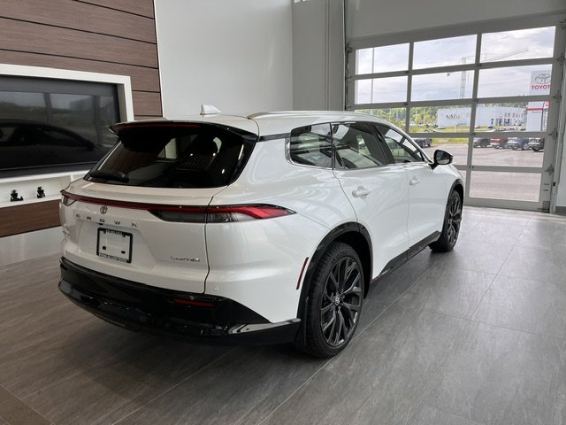 2025 Toyota Crown Signia Limited in Rivière-du-Loup, Quebec - 3 - w1024h768px