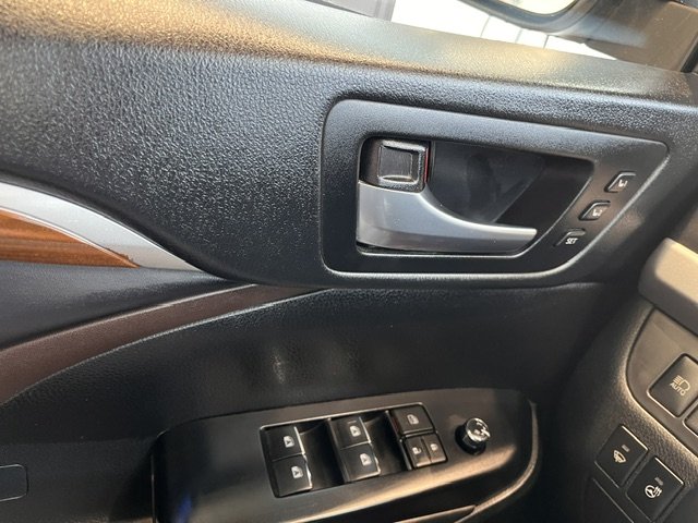 2018 Toyota Highlander Hybrid Limited in Rivière-du-Loup, Quebec - 12 - w1024h768px