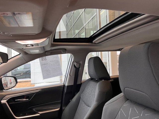 Toyota RAV4 Hybrid XLE 2024 à Rivière-du-Loup, Québec - 8 - w1024h768px