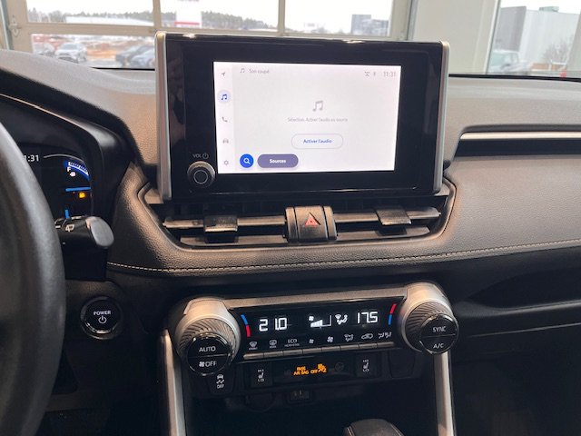 Toyota RAV4 Hybrid XLE 2024 à Rivière-du-Loup, Québec - 12 - w1024h768px