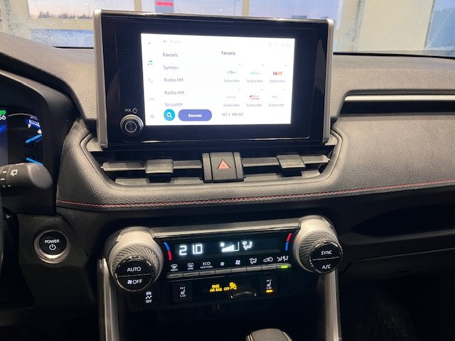 Toyota RAV4 Prime SE 2023 à Rivière-du-Loup, Québec - 6 - w1024h768px