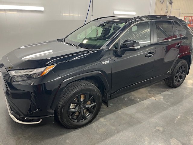 Toyota RAV4 Prime SE 2023 à Rivière-du-Loup, Québec - 2 - w1024h768px