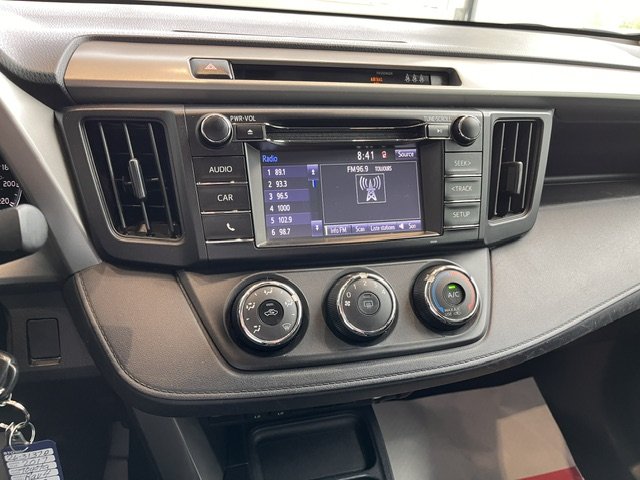 2017 Toyota RAV4 LE AWD in Rivière-du-Loup, Quebec - 11 - w1024h768px