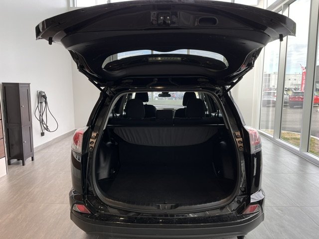 2017 Toyota RAV4 LE AWD in Rivière-du-Loup, Quebec - 7 - w1024h768px