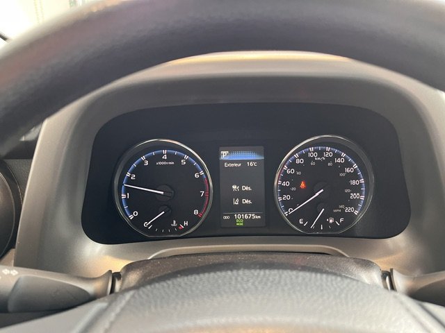 2017 Toyota RAV4 LE AWD in Rivière-du-Loup, Quebec - 8 - w1024h768px
