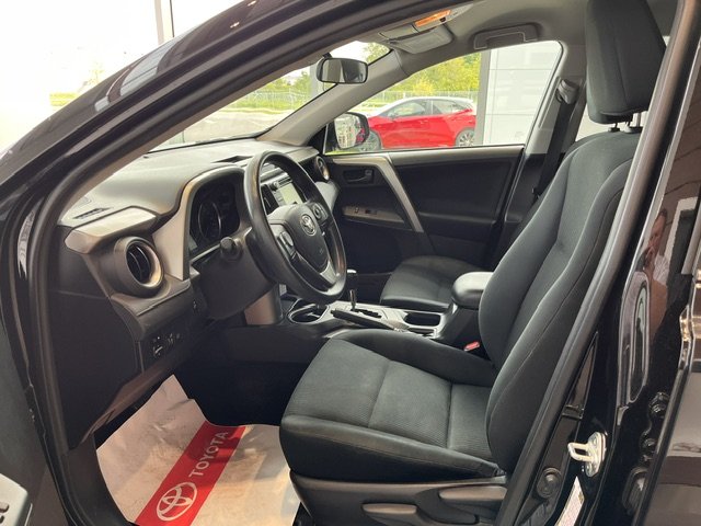 2017 Toyota RAV4 LE AWD in Rivière-du-Loup, Quebec - 5 - w1024h768px
