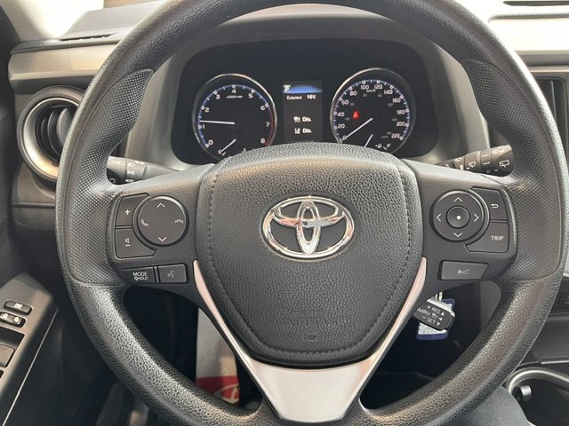 2017 Toyota RAV4 LE AWD in Rivière-du-Loup, Quebec - 9 - w1024h768px