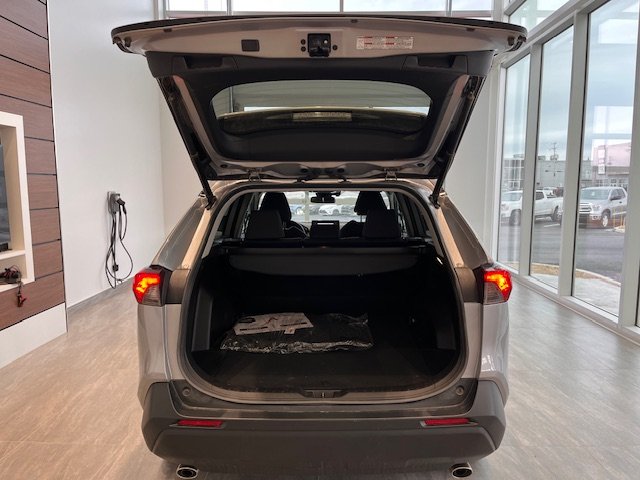 2021 Toyota RAV4 Hybrid XLE in Rivière-du-Loup, Quebec - 13 - w1024h768px
