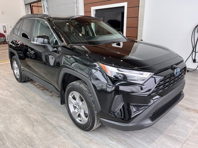 2022 Toyota RAV4 Hybrid XLE in Rivière-du-Loup, Quebec - 2 - w1024h768px