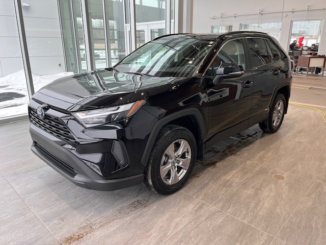 2022 Toyota RAV4 Hybrid XLE in Rivière-du-Loup, Quebec - 1 - w1024h768px