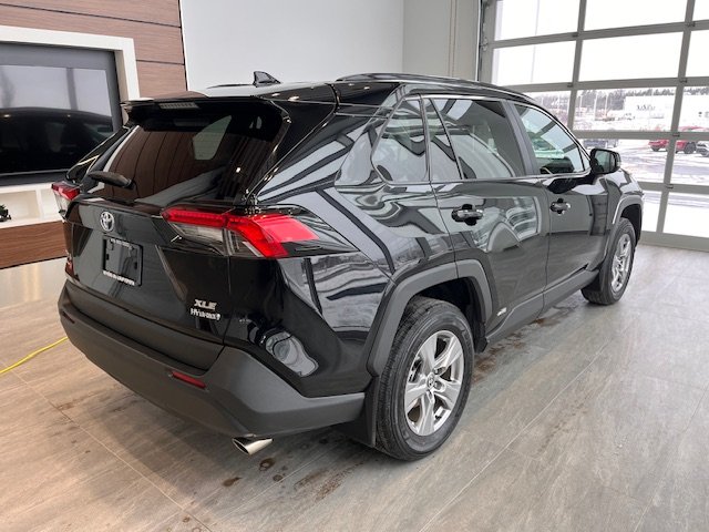 2022 Toyota RAV4 Hybrid XLE in Rivière-du-Loup, Quebec - 3 - w1024h768px