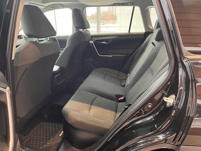 2022 Toyota RAV4 Hybrid XLE in Rivière-du-Loup, Quebec - 6 - w1024h768px