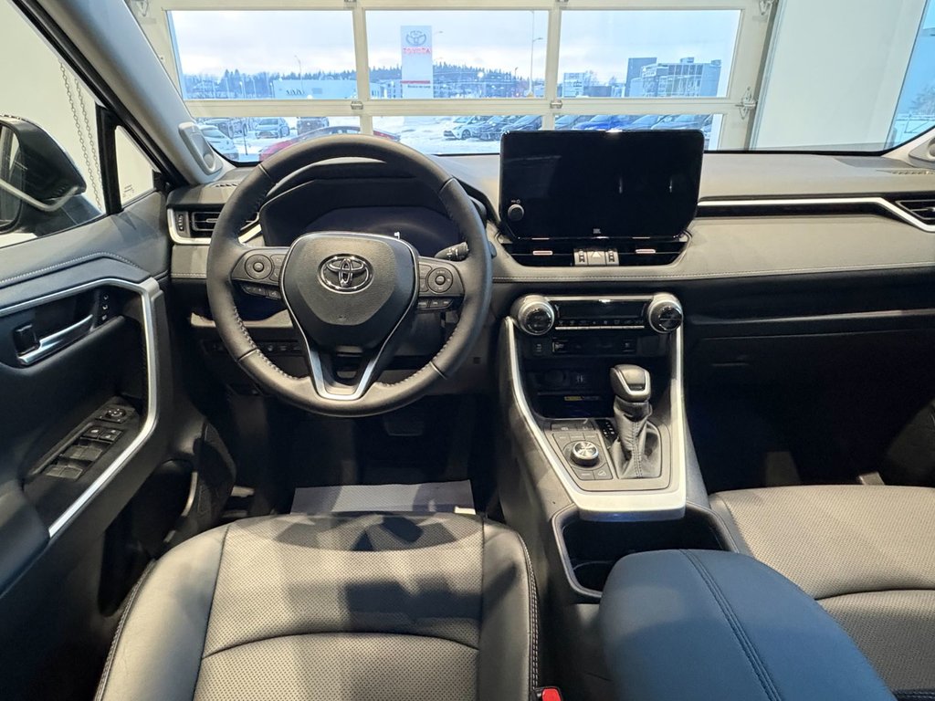 Toyota RAV4 Limited 2025 à Rivière-du-Loup, Québec - 6 - w1024h768px