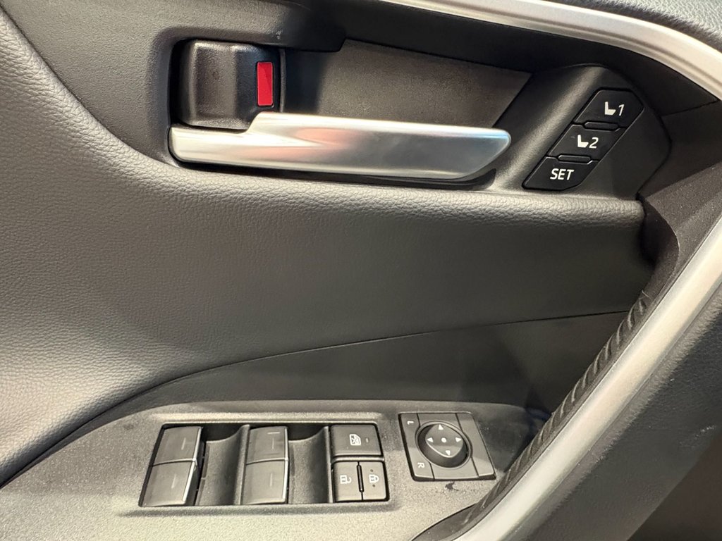 Toyota RAV4 Limited 2025 à Rivière-du-Loup, Québec - 8 - w1024h768px