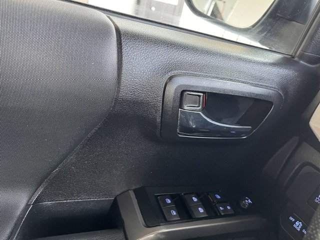 2023 Toyota Tacoma TRD SPORT in Rivière-du-Loup, Quebec - 12 - w1024h768px