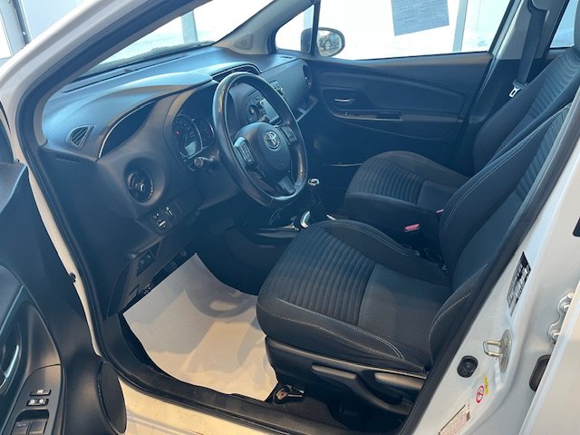 2018 Toyota Yaris Hatchback SE in Rivière-du-Loup, Quebec - 5 - w1024h768px