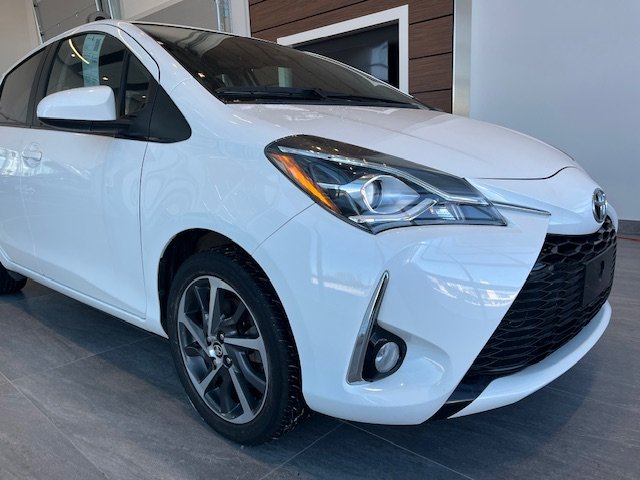 2018 Toyota Yaris Hatchback SE in Rivière-du-Loup, Quebec - 2 - w1024h768px
