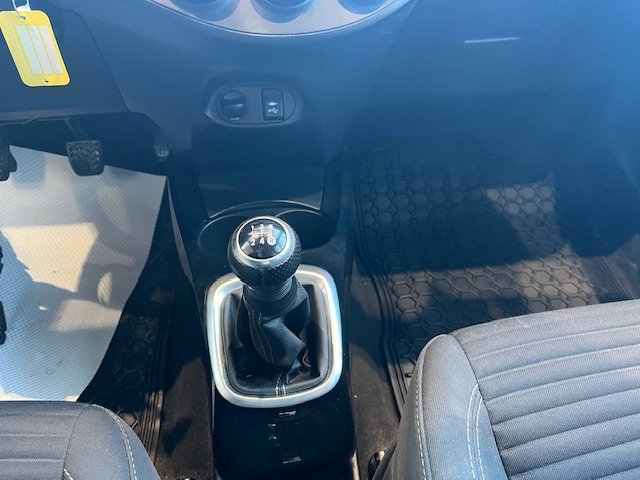 2018 Toyota Yaris Hatchback SE in Rivière-du-Loup, Quebec - 9 - w1024h768px