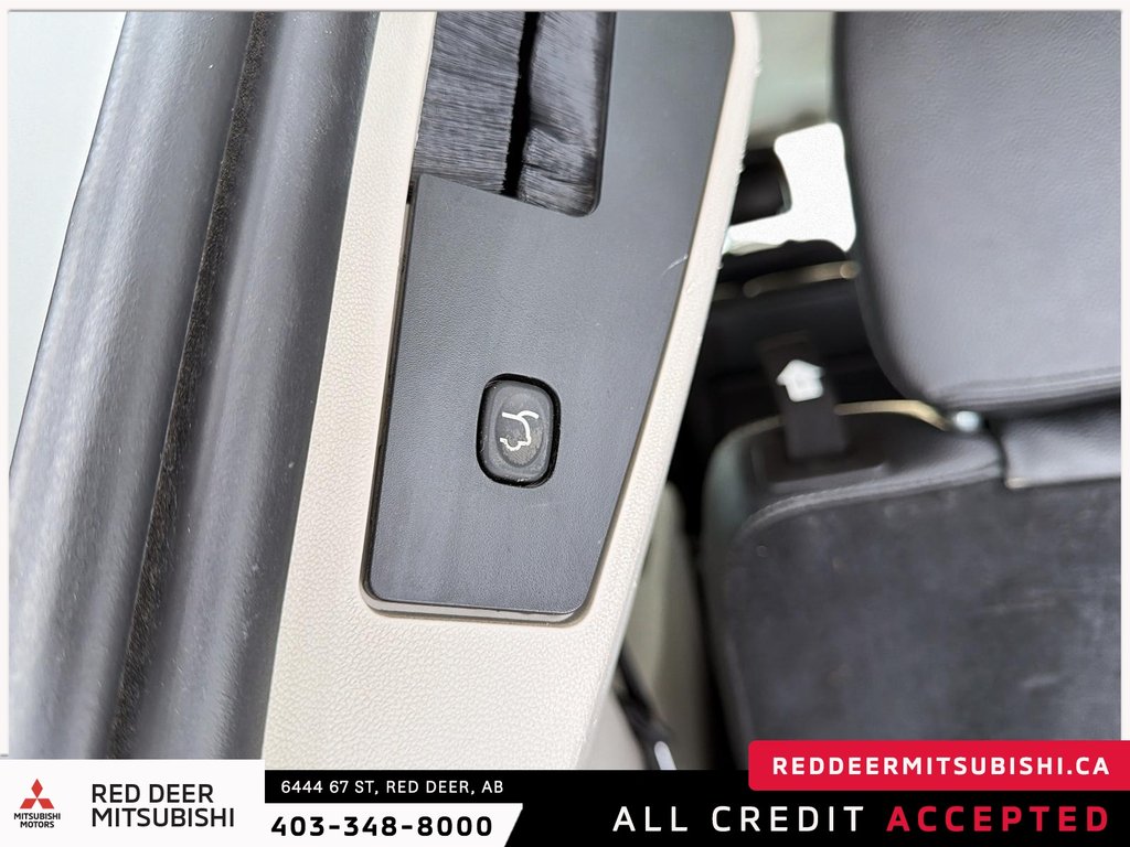 2016 Chrysler Town & Country Touring-L-6