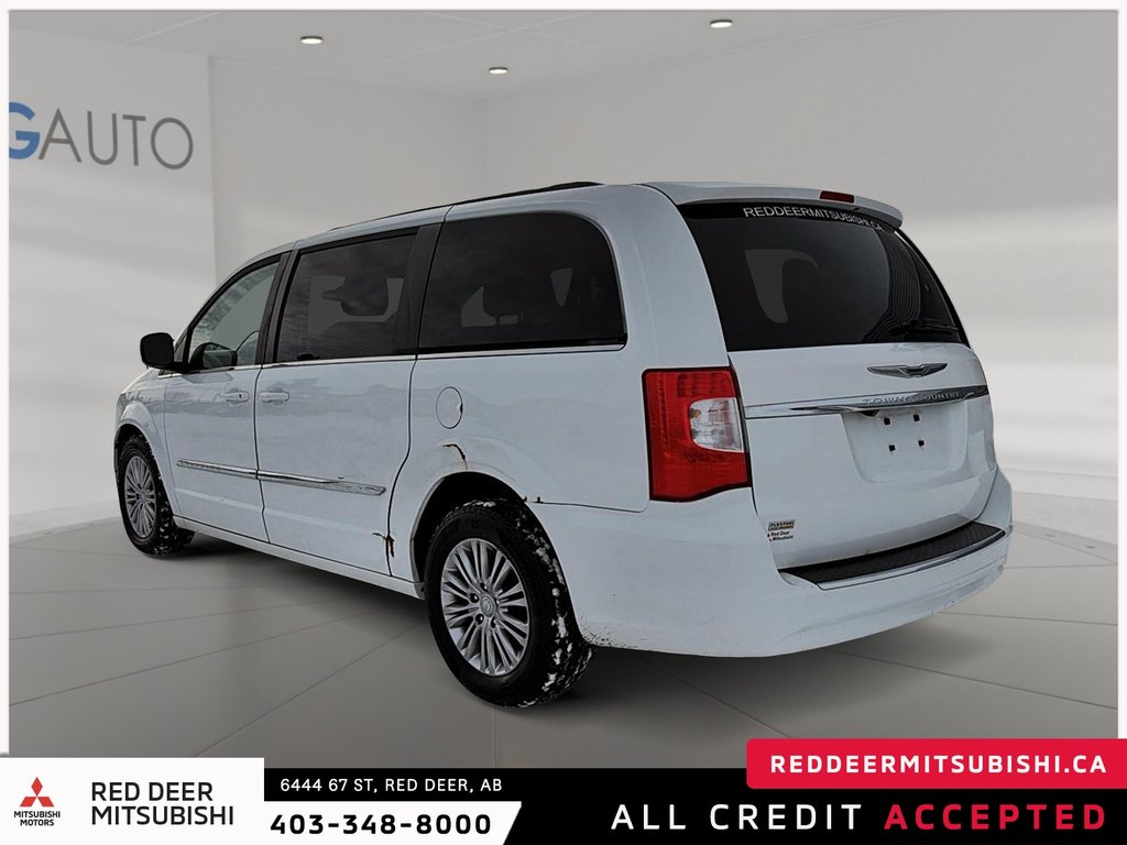 2016 Chrysler Town & Country Touring-L-3