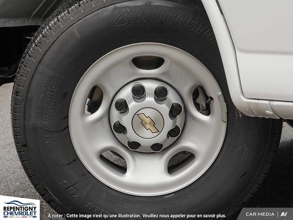 Chevrolet Express Cargo 3500 WT 155'' 2025 à Charlemagne, Québec - 8 - w1024h768px