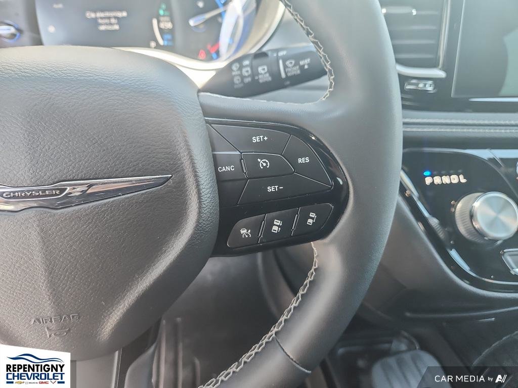 2022 Chrysler Pacifica Hybrid Touring  S  HYBRID PLUG IN in Charlemagne, Quebec - 14 - w1024h768px