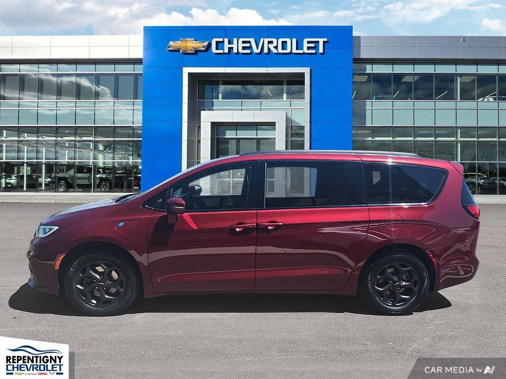 2022 Chrysler Pacifica Hybrid Touring  S  HYBRID PLUG IN in Charlemagne, Quebec - 3 - w1024h768px