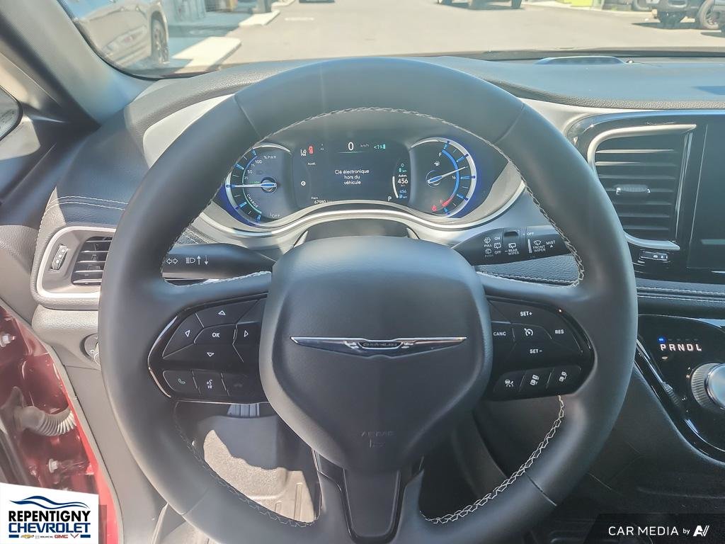 2022 Chrysler Pacifica Hybrid Touring  S  HYBRID PLUG IN in Charlemagne, Quebec - 12 - w1024h768px