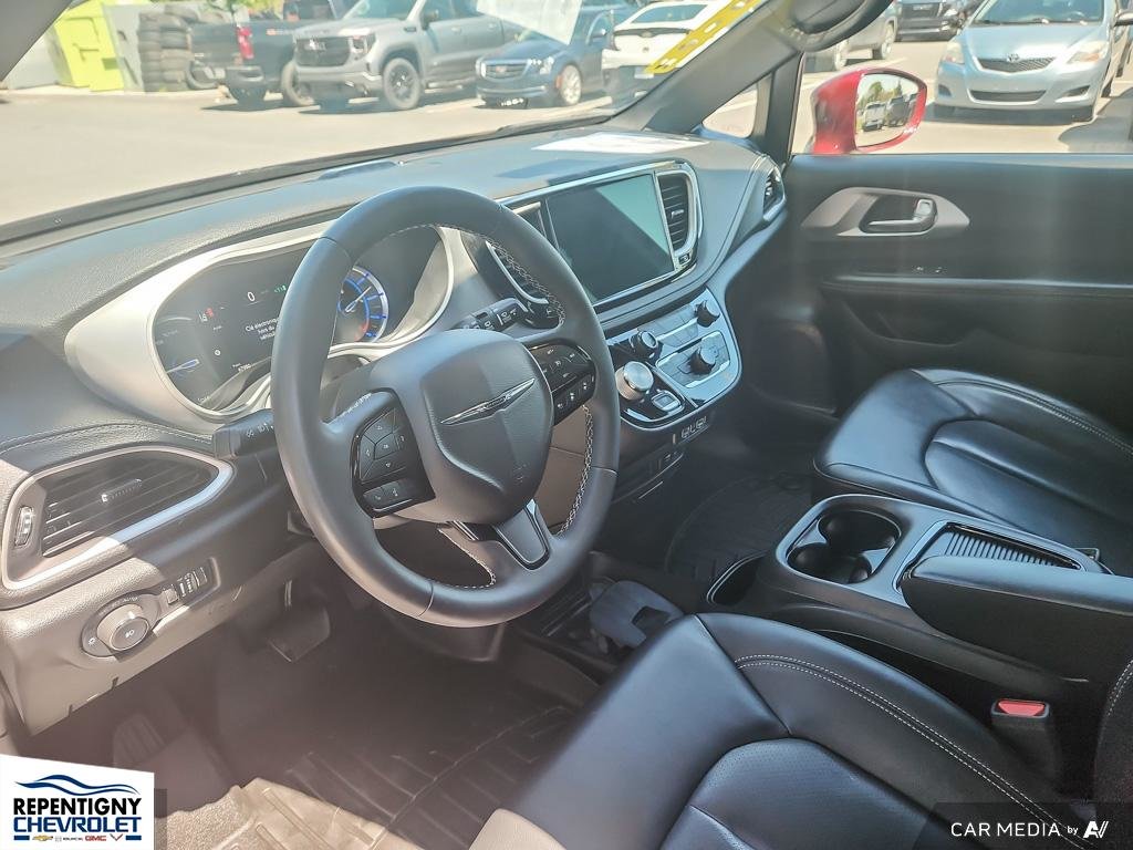 2022 Chrysler Pacifica Hybrid Touring  S  HYBRID PLUG IN in Charlemagne, Quebec - 11 - w1024h768px