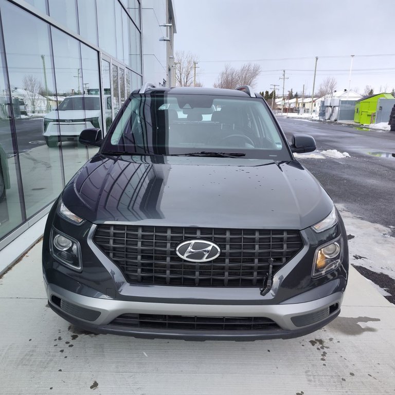 2022 Hyundai Venue Preferred in Charlemagne, Quebec - 2 - w1024h768px