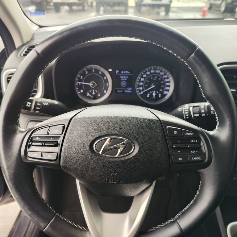 2022 Hyundai Venue Preferred in Charlemagne, Quebec - 10 - w1024h768px