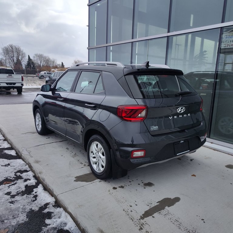 2022 Hyundai Venue Preferred in Charlemagne, Quebec - 4 - w1024h768px